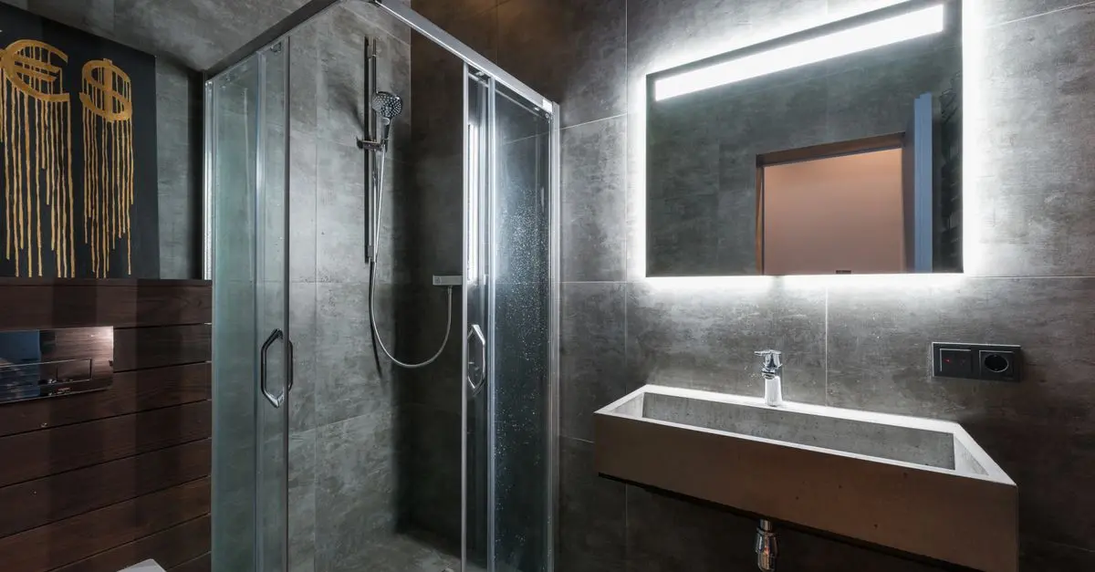 Éléments indispensables pour une salle de bain moderne