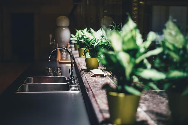 Comment choisir le bon évier pour votre cuisine parisienne